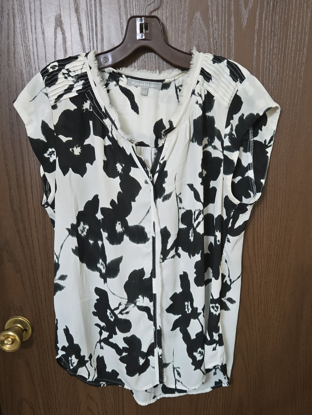 Daniel Rainn Black and White Floral Cap-Sleeve Blouse